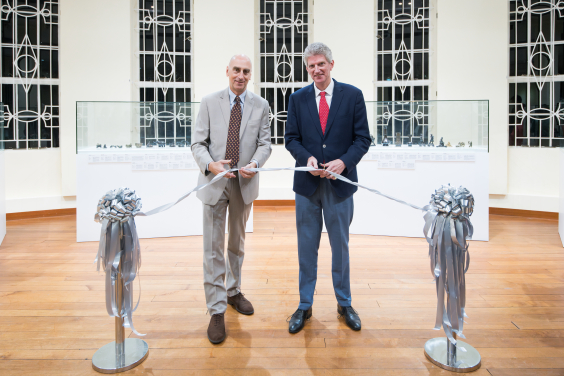 主禮嘉賓包括收藏家及作家Paul Bromberg先生以及港大美術博物館總監羅諾德博士（從左至右）。
 